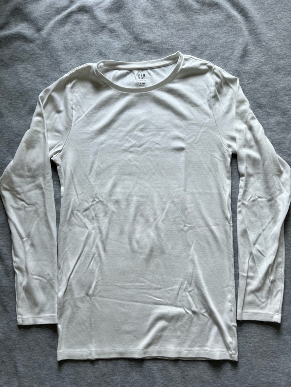 GAP Women’s Long-Sleeve Crew Neck Shirt - White